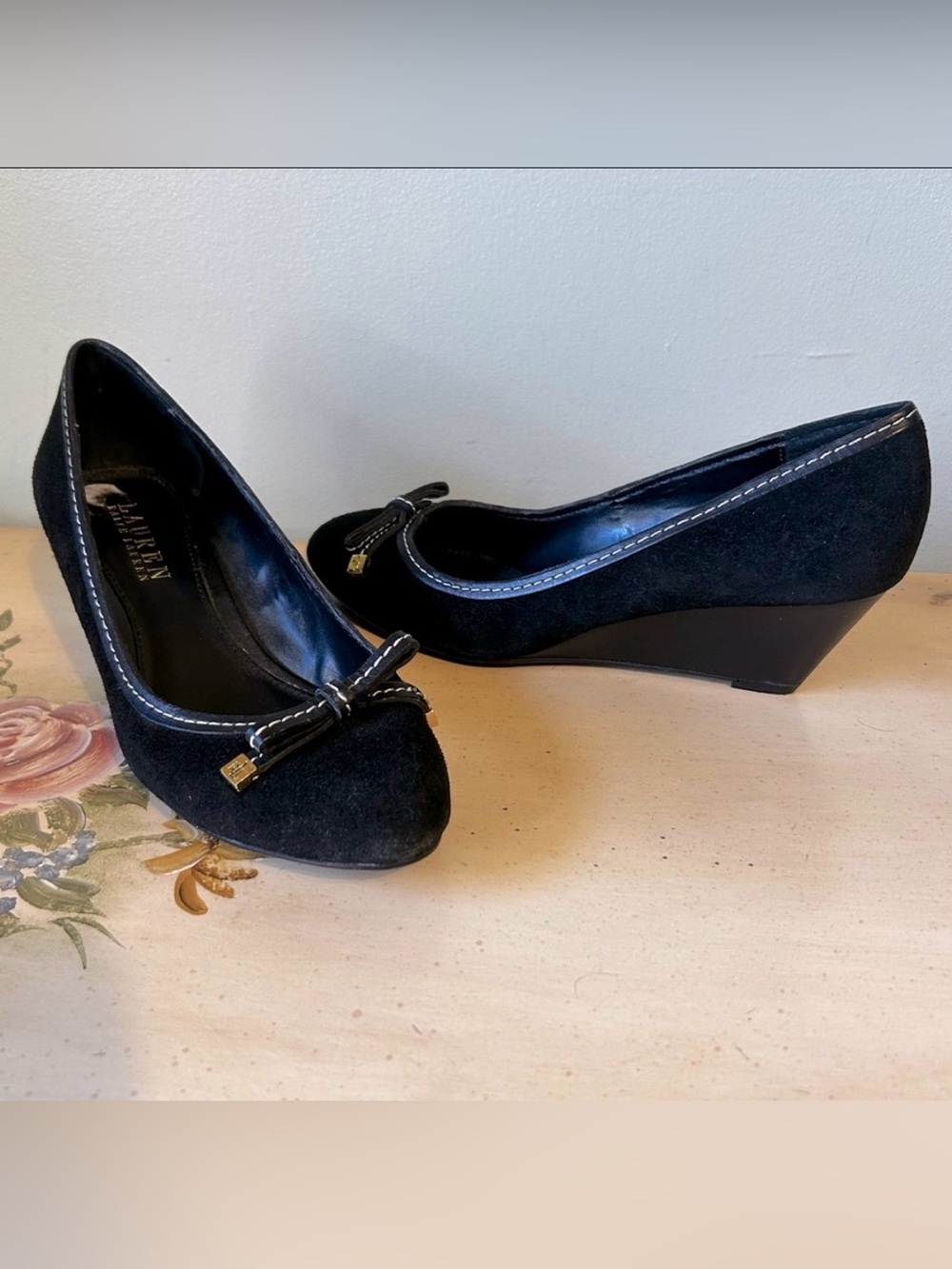 Lauren Ralph Lauren Black Suede Leather White stitch Front Bow Wedge Hee…